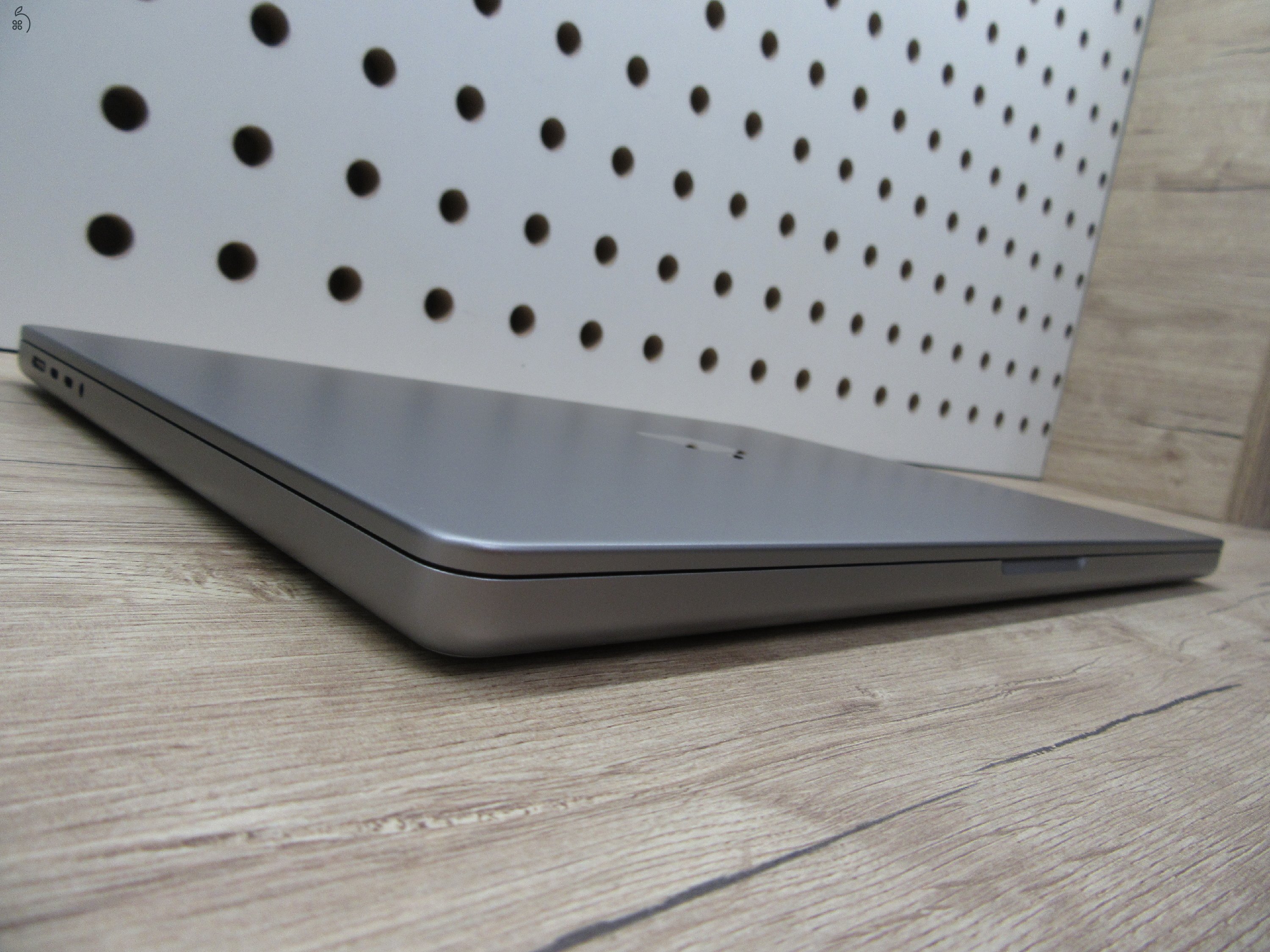 Apple MacBook Pro 16 (2021, M1 Pro) – Liquid Retina XDR, ProMotion 120 Hz, 32 GB RAM – 512 GB SSD – Használt, karcmentes (USA bill.) – 84% akku (208 ciklus) – 3 hónap garancia
