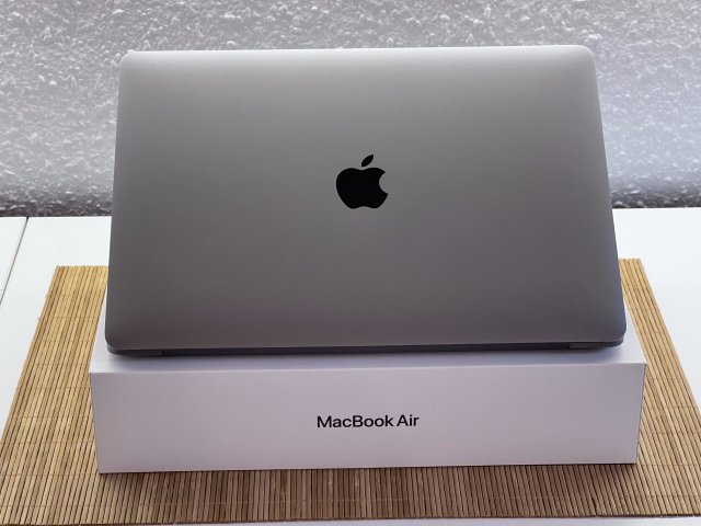Hibátlan MacBook Air M1 2020 13”256GB 16GB  2 ÉV Garanciával Számlával