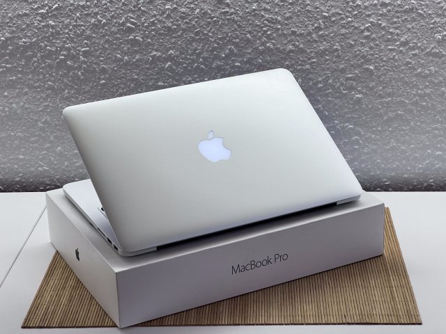 Hibátlan MacBook Pro 2015 Silver  i5 13” 256GB 2 ÉV Garanciával Számlával