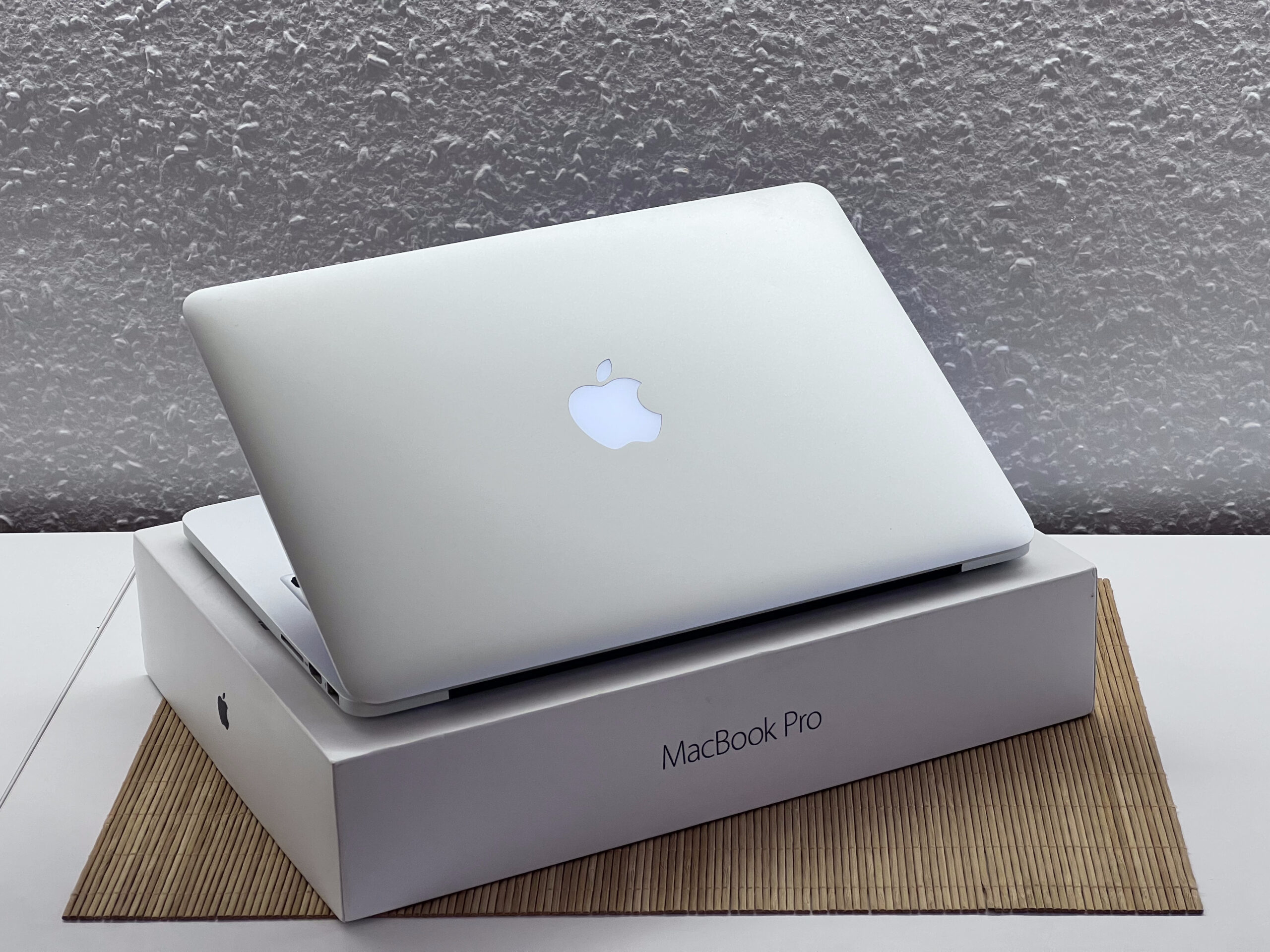 Hibátlan MacBook Pro 2015 Silver  i5 13” 256GB 2 ÉV Garanciával Számlával