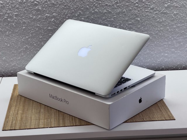 Hibátlan MacBook Pro 2015 Silver  i5 13” 256GB 2 ÉV Garanciával Számlával