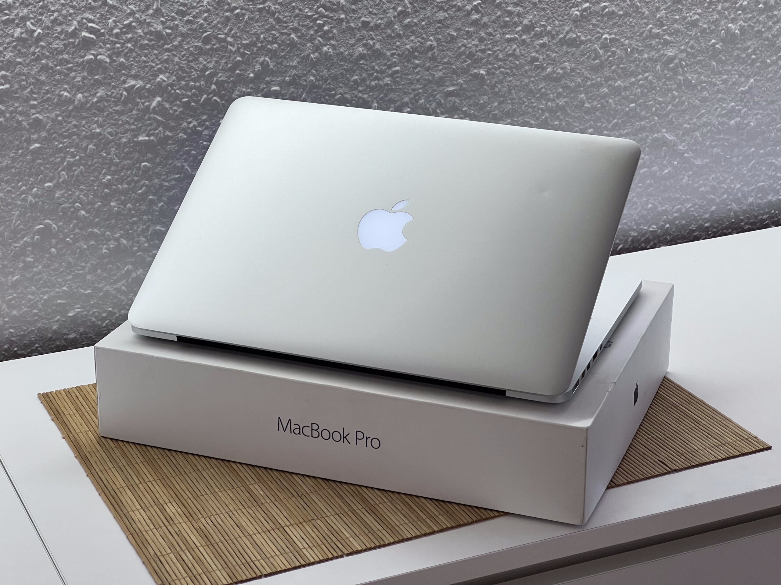 Hibátlan MacBook Pro 2015 Silver  i5 13” 256GB 2 ÉV Garanciával Számlával