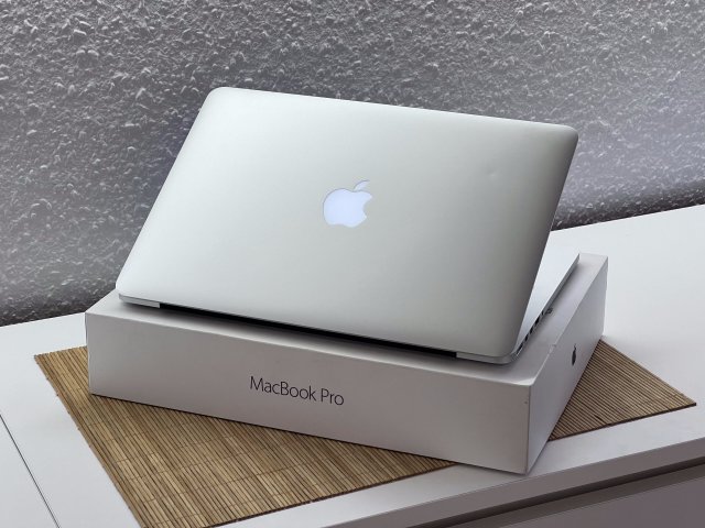 Hibátlan MacBook Pro 2015 Silver  i5 13” 256GB 2 ÉV Garanciával Számlával