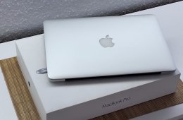 Hibátlan MacBook Pro 2015 Silver  i5 13” 256GB 2 ÉV Garanciával Számlával