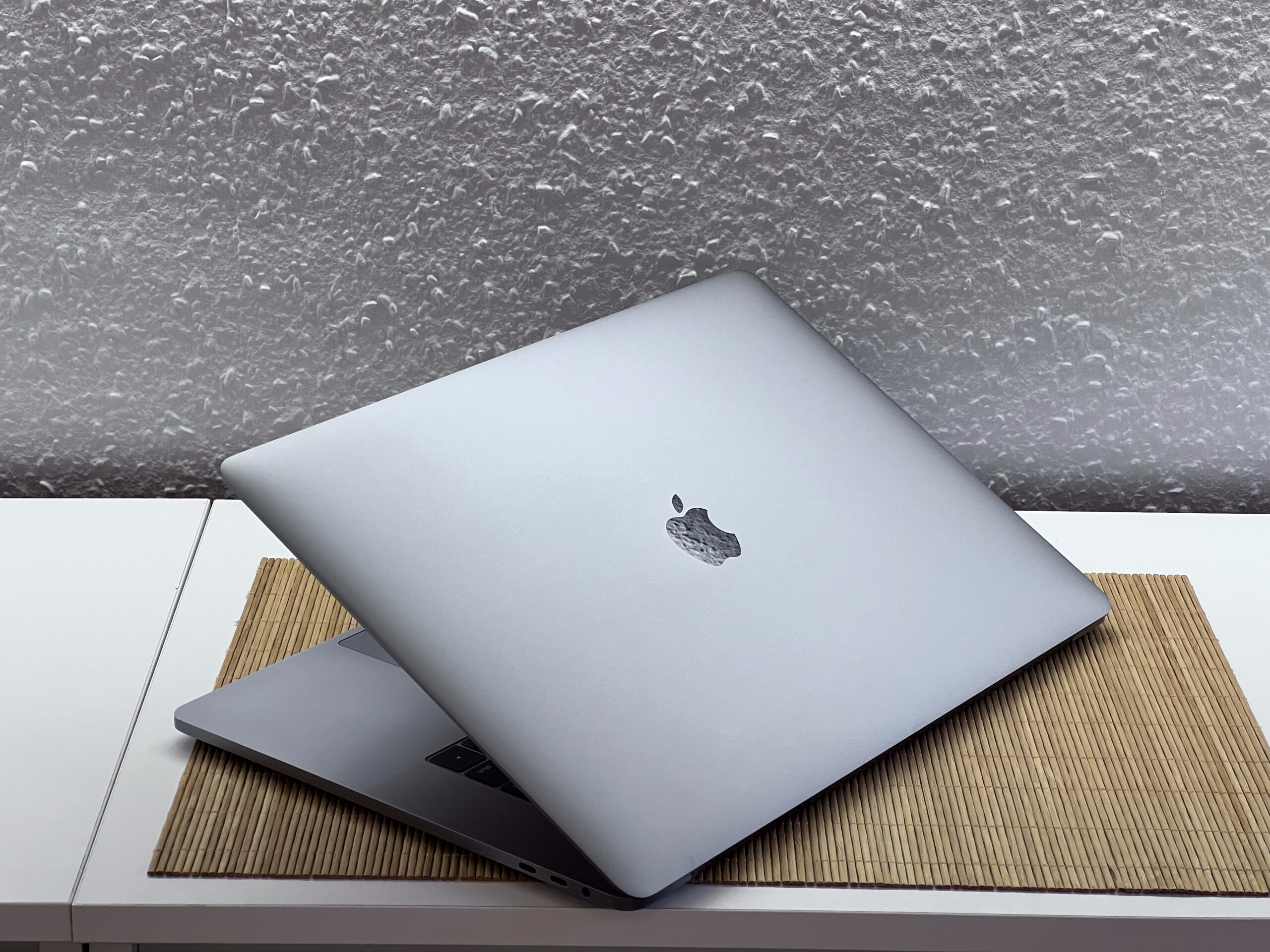Hibátlan MacBook Pro 2017 15” i7  256GB 2 ÉV Garanciával Számlával
