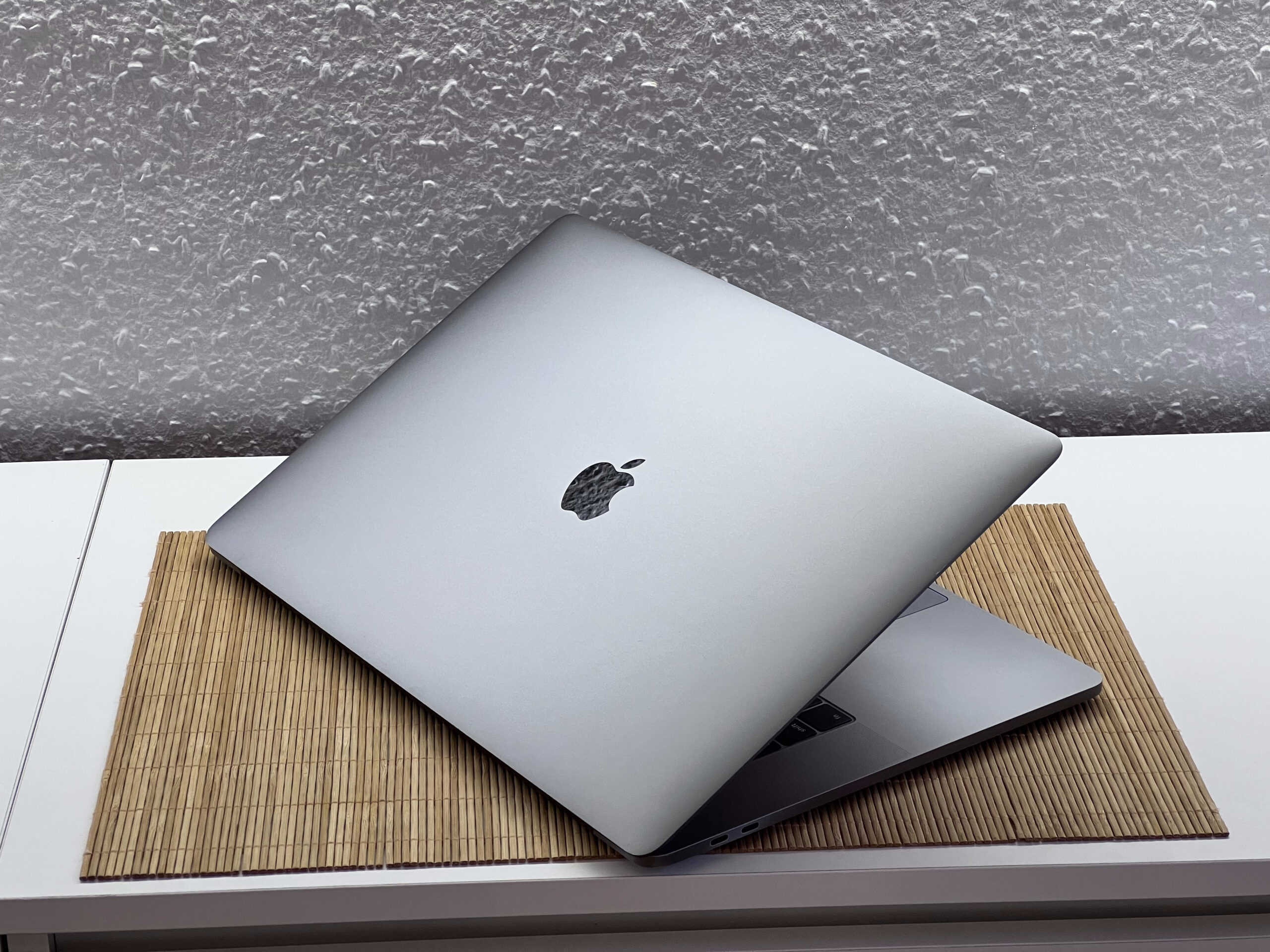 Hibátlan MacBook Pro 2017 15” i7  256GB 2 ÉV Garanciával Számlával
