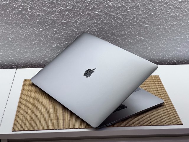 Hibátlan MacBook Pro 2017 15” i7  256GB 2 ÉV Garanciával Számlával