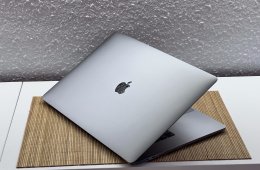 Hibátlan MacBook Pro 2017 15” i7  256GB 2 ÉV Garanciával Számlával