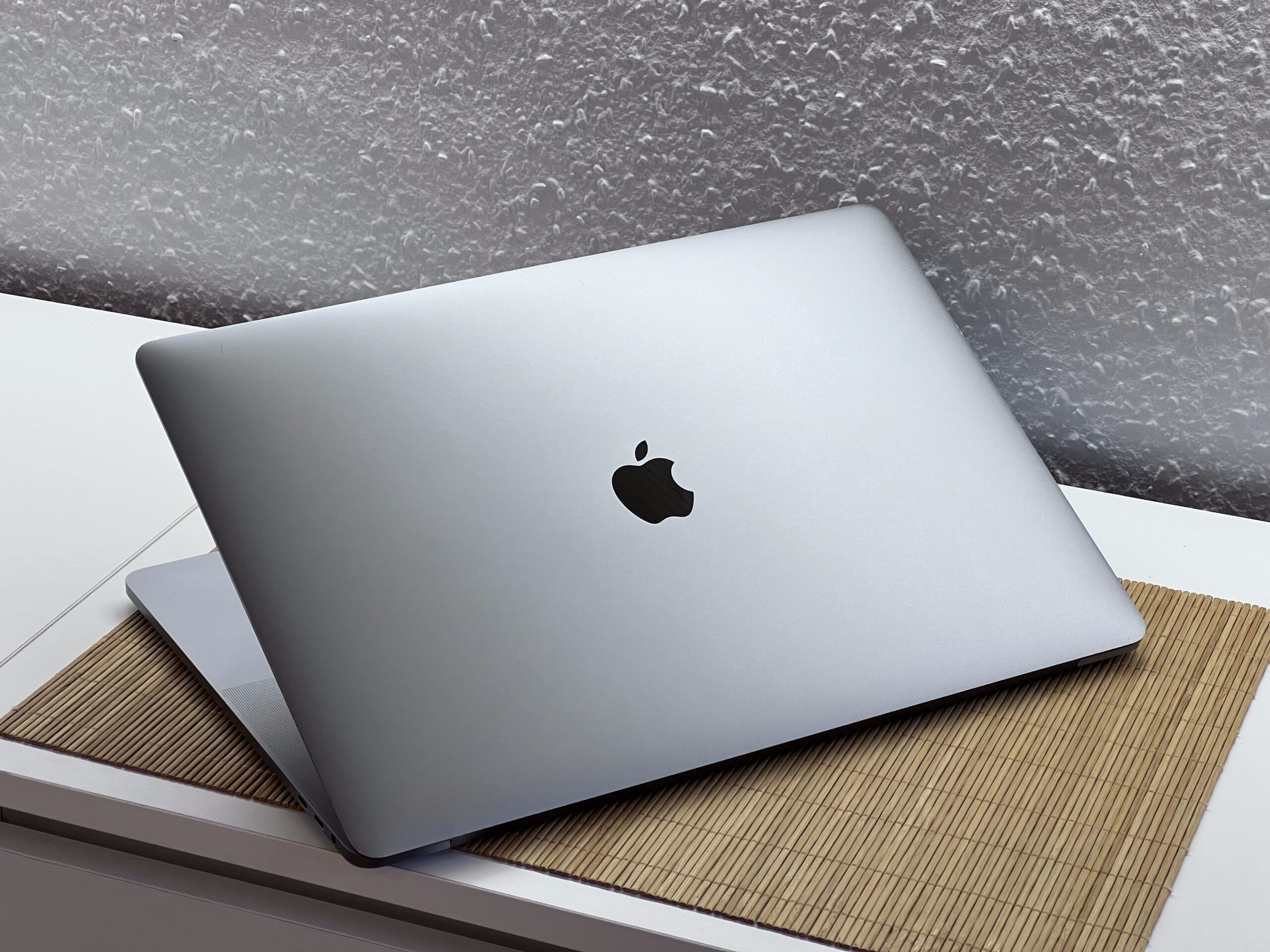 Hibátlan MacBook Pro 2017 15” i7  256GB 2 ÉV Garanciával Számlával