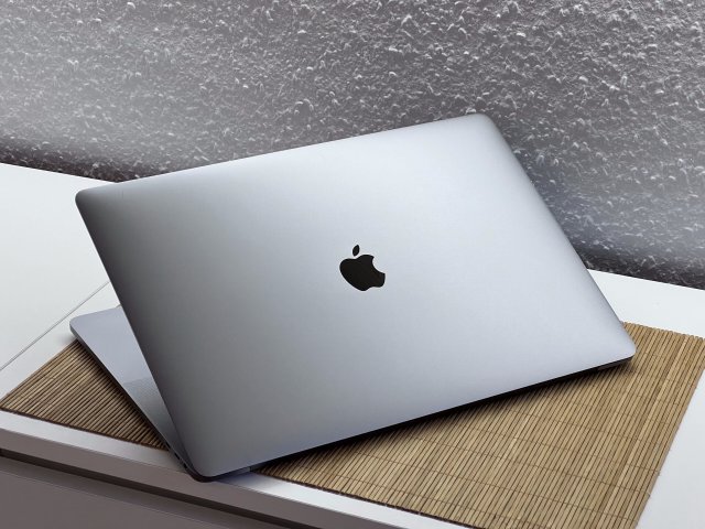 Hibátlan MacBook Pro 2017 15” i7  256GB 2 ÉV Garanciával Számlával