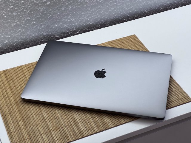 Hibátlan MacBook Pro 2017 15” i7  256GB 2 ÉV Garanciával Számlával