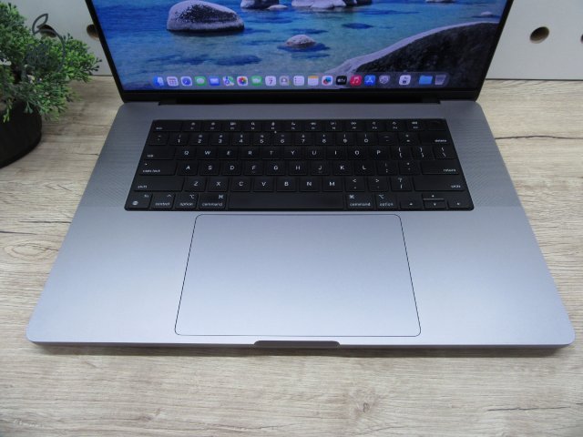 Apple MacBook Pro 16 (2021, M1 Pro) – Liquid Retina XDR, ProMotion 120 Hz – 32 GB RAM / 512 GB SSD – Használt, karcmentes (USA bill.) – 86% akku (209 ciklus) – 3 hónap garancia