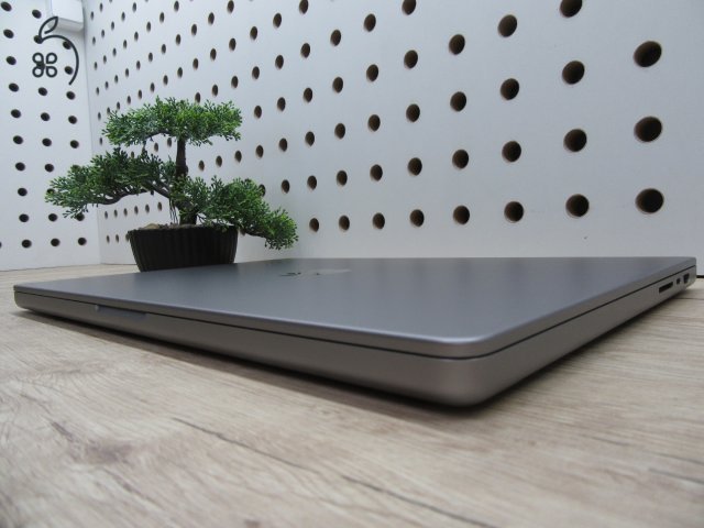 Apple MacBook Pro 16 (2021, M1 Pro) – Liquid Retina XDR, ProMotion 120 Hz – 32 GB RAM / 512 GB SSD – Használt, karcmentes (USA bill.) – 86% akku (209 ciklus) – 3 hónap garancia