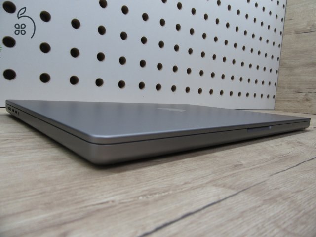 Apple MacBook Pro 16 (2021, M1 Max) – Liquid Retina XDR, 120 Hz ProMotion, 32-magos GPU – 32 GB / 500 GB – Használt, karcmentes – 43 ciklus – 3 hónap garancia - USA bill