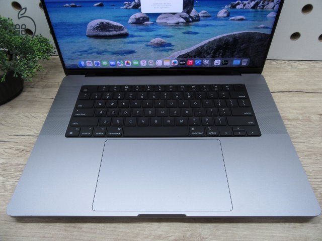 Apple MacBook Pro 16 (2021, M1 Max) – Liquid Retina XDR, 120 Hz ProMotion, 32-magos GPU – 32 GB / 500 GB – Használt, karcmentes – 43 ciklus – 3 hónap garancia - USA bill