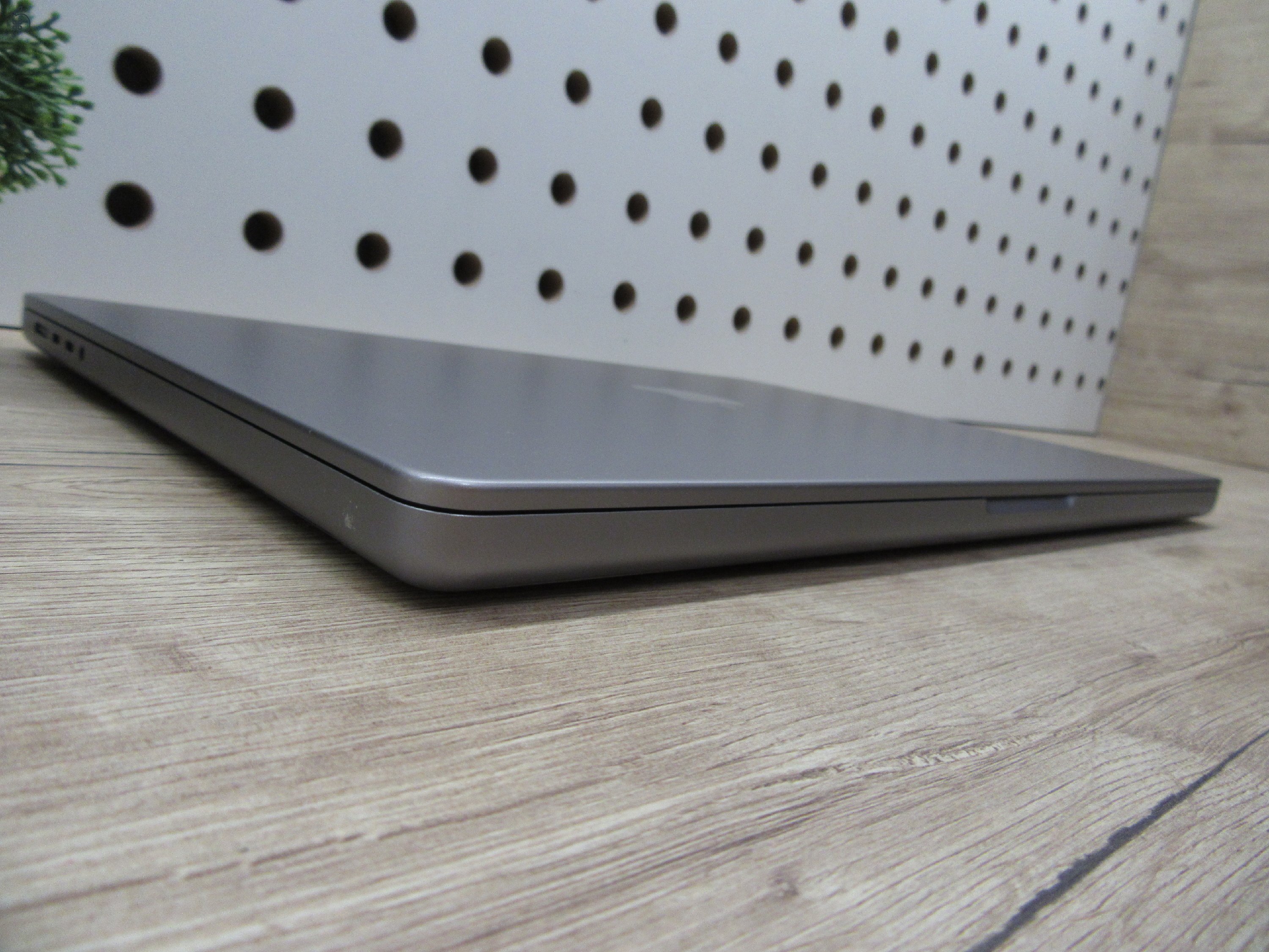 Apple MacBook Pro 16 (2021, M1 Pro) – Liquid Retina XDR, ProMotion 120 Hz – 32 GB RAM / 512 GB SSD – Használt, szép állapot – 86% akku (463 ciklus) – 3 hónap garancia