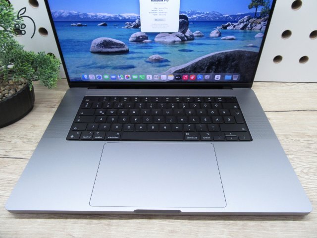 Apple MacBook Pro 16 (2021, M1 Pro) – Liquid Retina XDR, ProMotion 120 Hz – 16 GB RAM / 1 TB SSD – Használt, karcmentes – 87% akku (107 ciklus) – 3 hónap garancia