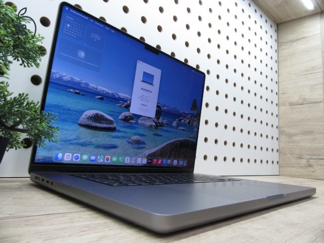 Apple MacBook Pro 16 (2021, M1 Pro) – Liquid Retina XDR, ProMotion 120 Hz – 16 GB RAM / 1 TB SSD – Használt, karcmentes – 87% akku (107 ciklus) – 3 hónap garancia
