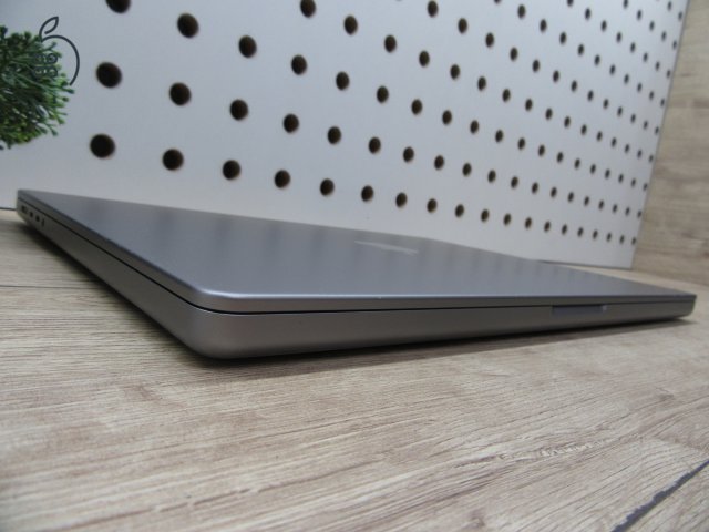 Apple MacBook Pro 16 (2021, M1 Pro) – Liquid Retina XDR, ProMotion 120 Hz – 16 GB RAM / 1 TB SSD – Használt, karcmentes – 87% akku (107 ciklus) – 3 hónap garancia