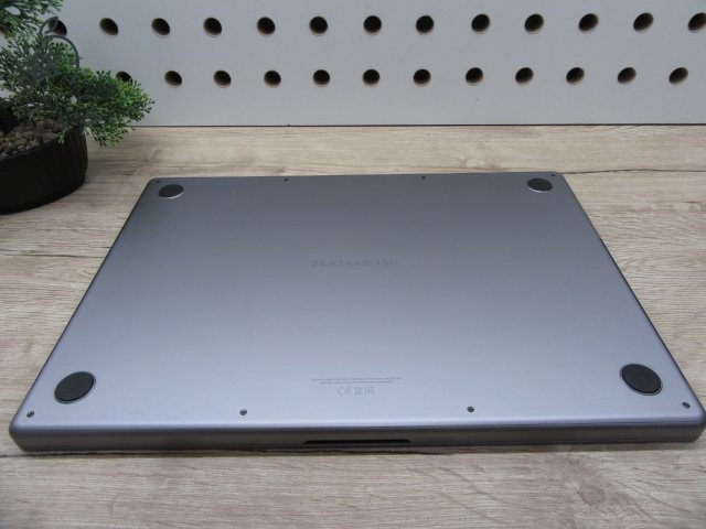 Apple MacBook Pro 16 (2021, M1 Pro) – Liquid Retina XDR, ProMotion 120 Hz – 16 GB RAM / 1 TB SSD – Használt, karcmentes – 87% akku (107 ciklus) – 3 hónap garancia