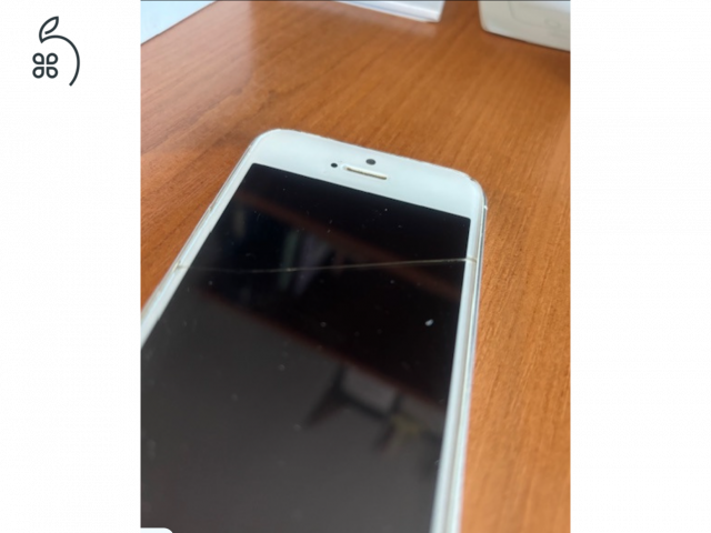 iPhone SE saját dobozában
