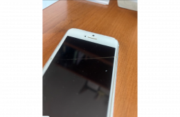 iPhone SE saját dobozában