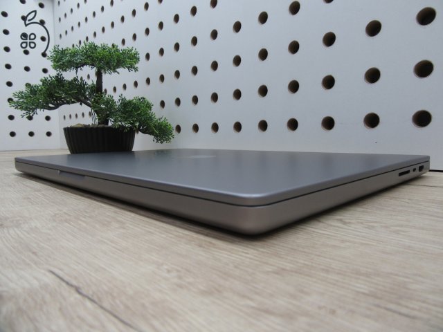 Apple MacBook Pro 16 (2021, M1 Max) – Liquid Retina XDR, ProMotion 120 Hz, 32-magos GPU – 32 GB RAM / 1 TB SSD – Használt, karcmentes – 80% akku (603 ciklus) – 3 hónap garancia