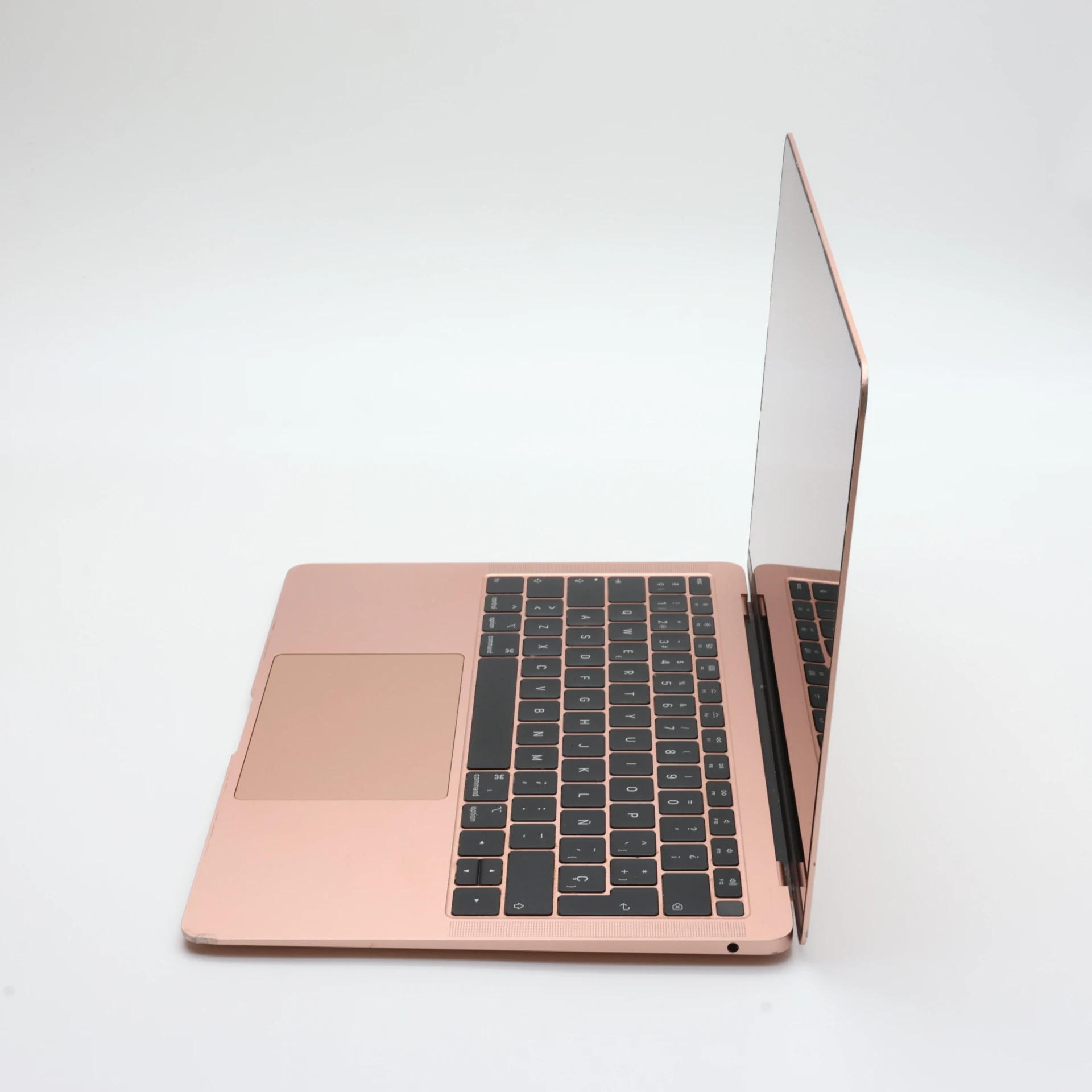 !! 1 ÉV GARANCIA !! Apple MacBook Air 13″ 2019 i5 128 GB 8 GB RAM Gold 91% EU Bill – Kis repedés a kijelző alján