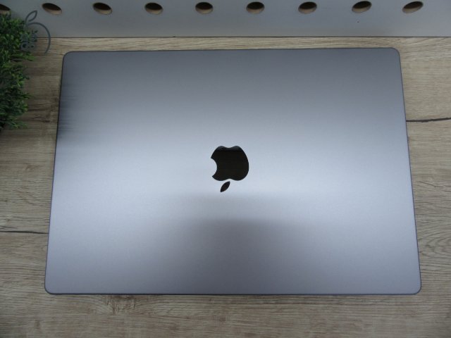 Apple MacBook Pro 16 (2021, M1 Pro) – Liquid Retina XDR, ProMotion 120 Hz – 16 GB RAM / 1 TB SSD – Használt, karcmentes – 94% akku (125 ciklus) – 3 hónap garancia