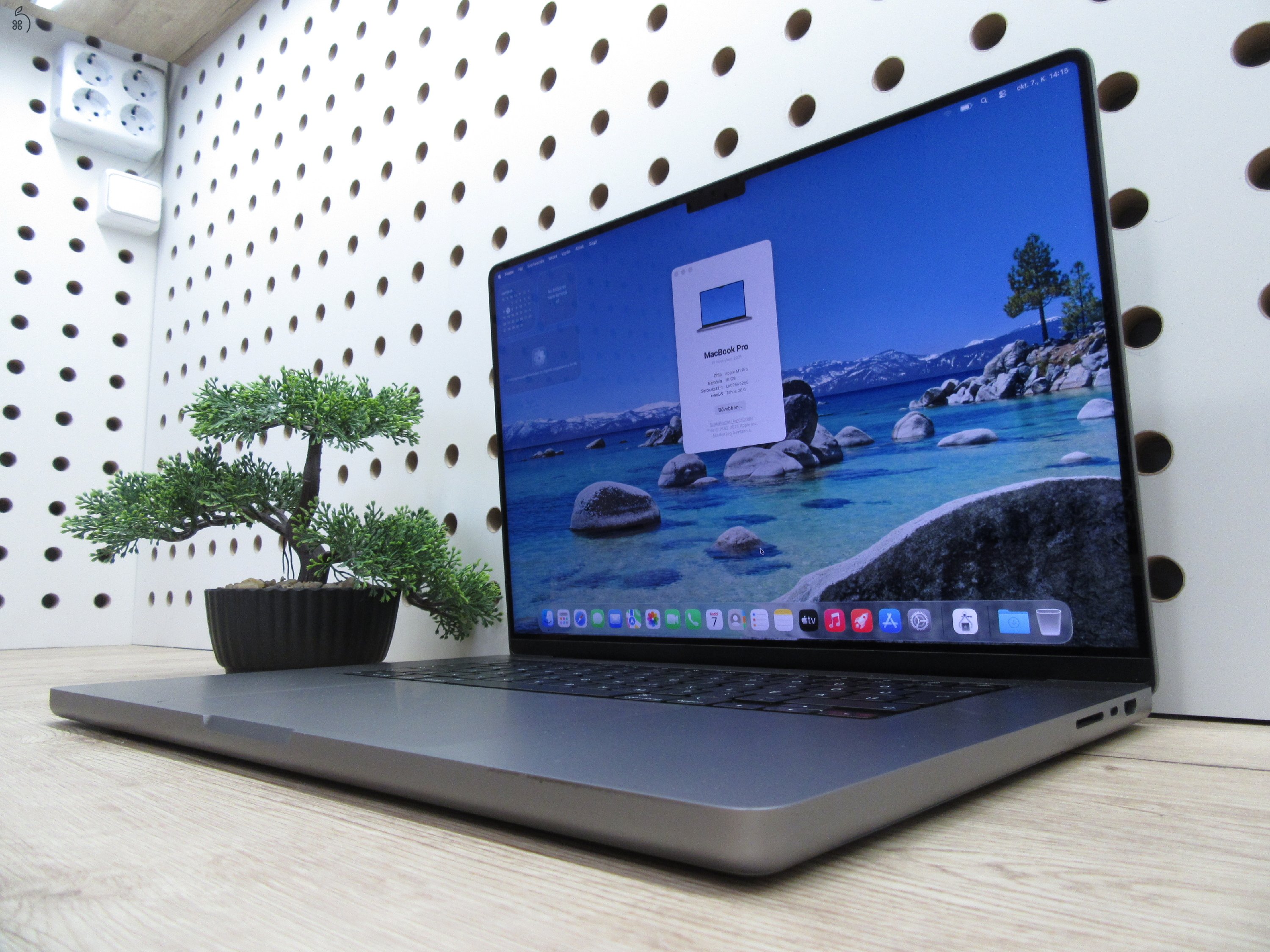 Apple MacBook Pro 16 (2021, M1 Pro) – Liquid Retina XDR, ProMotion 120 Hz – 16 GB RAM / 1 TB SSD – Használt, karcmentes – 94% akku (125 ciklus) – 3 hónap garancia