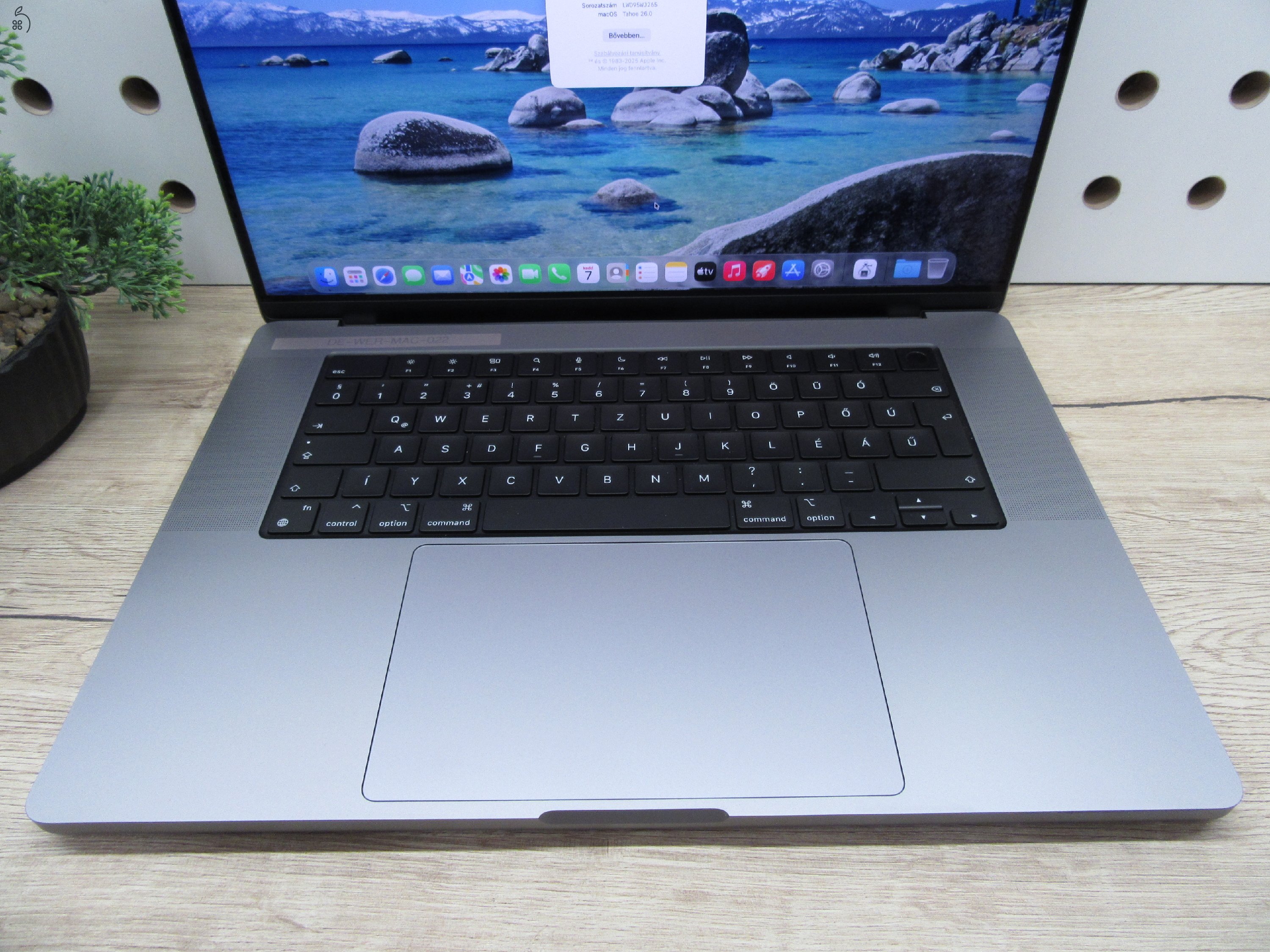 Apple MacBook Pro 16 (2021, M1 Pro) – Liquid Retina XDR, ProMotion 120 Hz – 16 GB RAM / 1 TB SSD – Használt, karcmentes – 94% akku (125 ciklus) – 3 hónap garancia