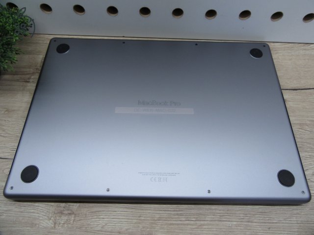 Apple MacBook Pro 16 (2021, M1 Pro) – Liquid Retina XDR, ProMotion 120 Hz – 16 GB RAM / 1 TB SSD – Használt, karcmentes – 94% akku (125 ciklus) – 3 hónap garancia