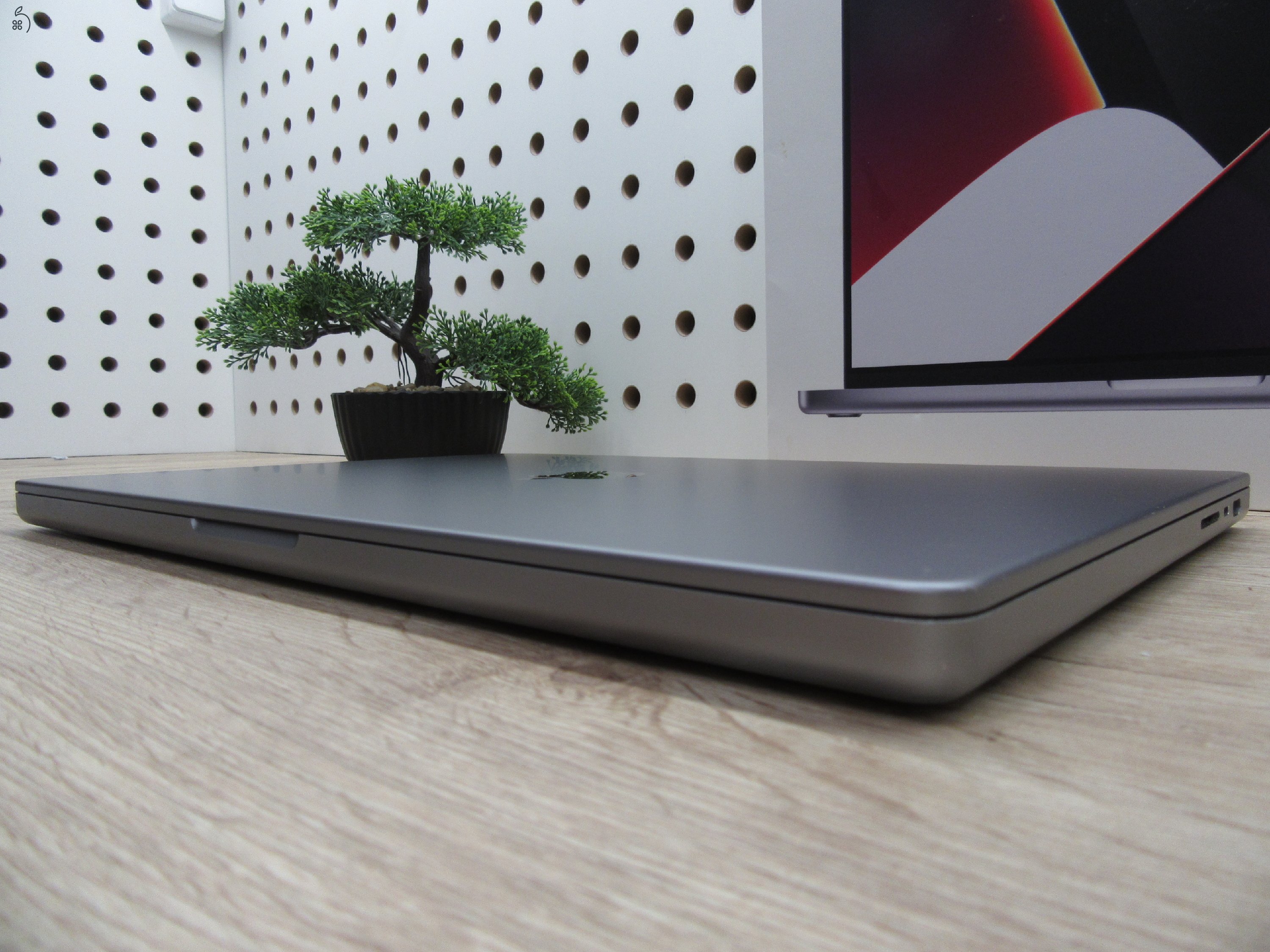 Apple MacBook Pro 16 (2021, M1 Pro) – 16″ XDR, ProMotion 120 Hz, 16 GB / 512 GB – Használt, szép állapot – 82% akku (582 ciklus) – 3 hónap garancia