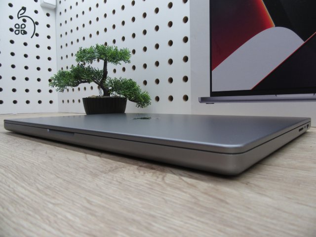 Apple MacBook Pro 16 (2021, M1 Pro) – 16″ XDR, ProMotion 120 Hz, 16 GB / 512 GB – Használt, szép állapot – 82% akku (582 ciklus) – 3 hónap garancia