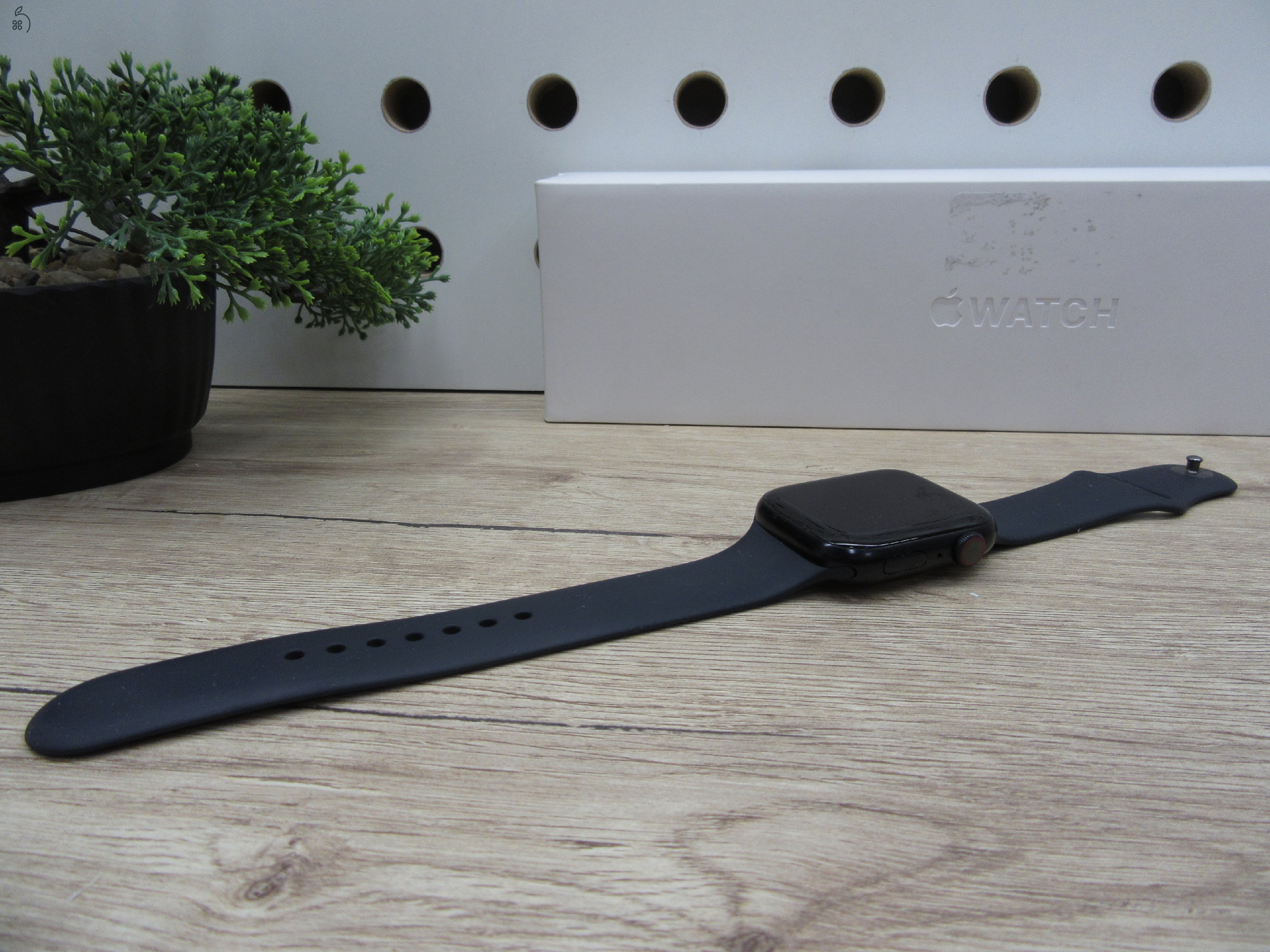 Apple Watch Series 7 – 45 mm – Cellular (eSIM) – Használt, karcmentes – 86% akku – 3 hónap garancia