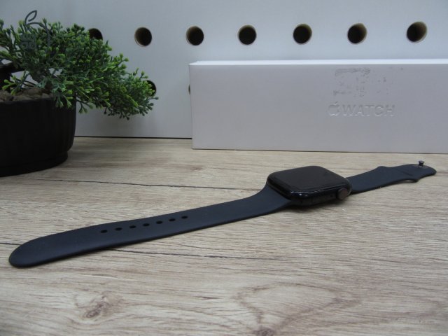 Apple Watch Series 7 – 45 mm – Cellular (eSIM) – Használt, karcmentes – 86% akku – 3 hónap garancia
