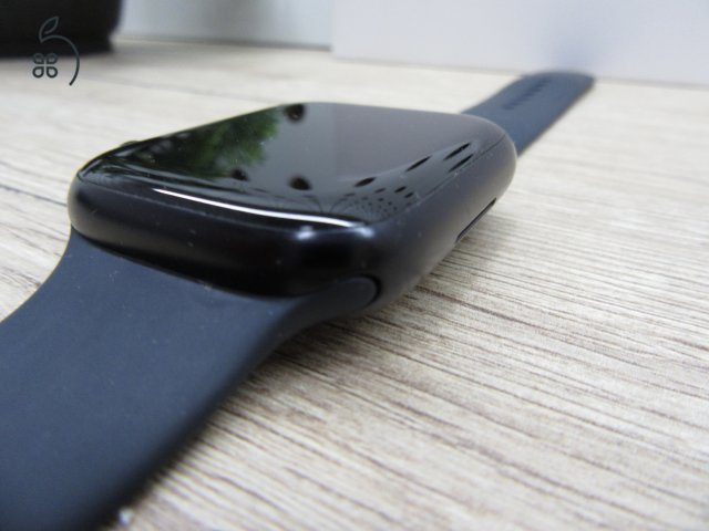 Apple Watch Series 7 – 45 mm – Cellular (eSIM) – Használt, karcmentes – 86% akku – 3 hónap garancia