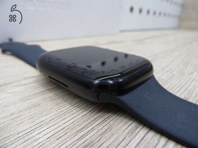 Apple Watch Series 7 – 45 mm – Cellular (eSIM) – Használt, karcmentes – 86% akku – 3 hónap garancia