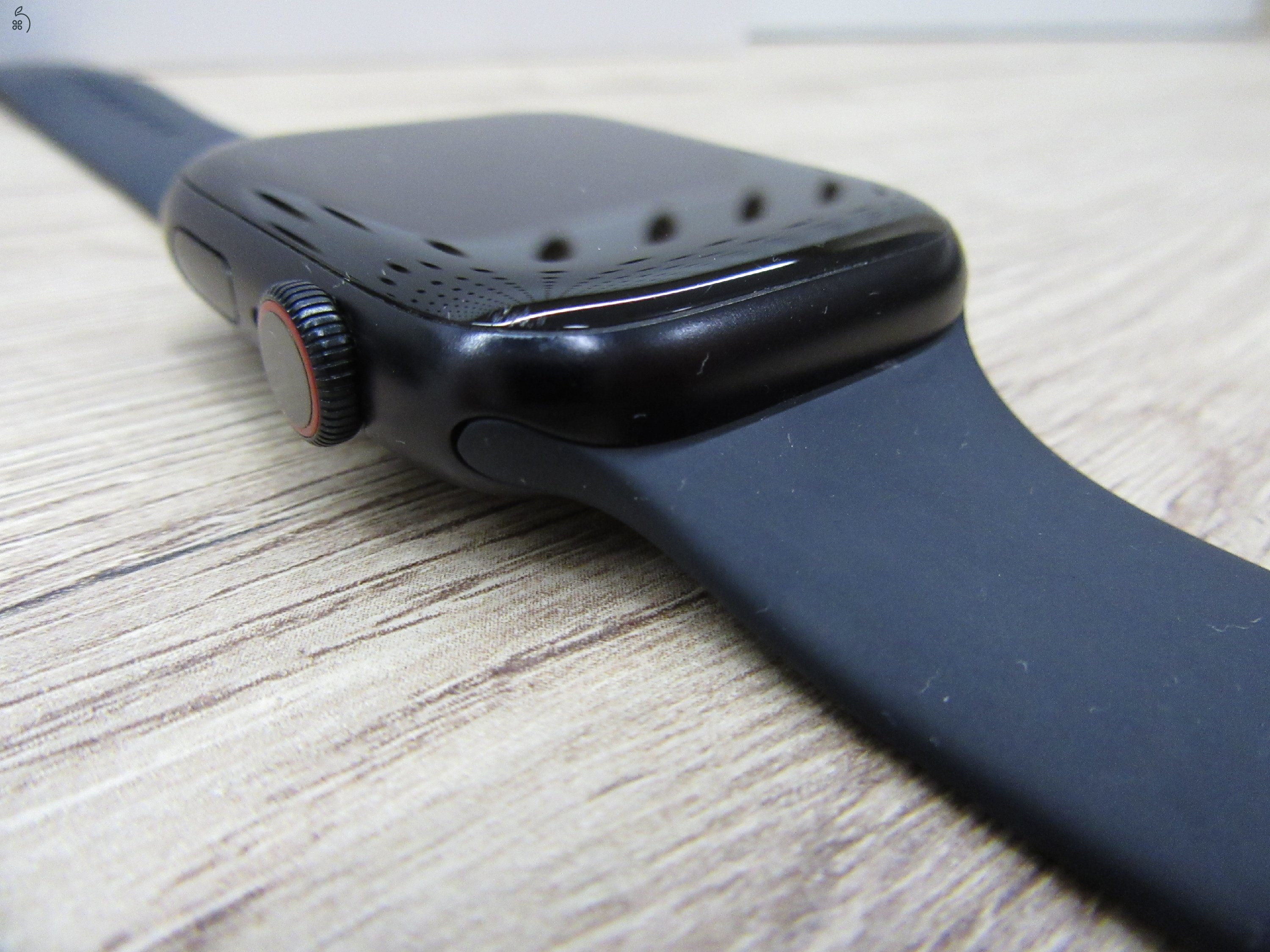 Apple Watch Series 7 – 45 mm – Cellular (eSIM) – Használt, karcmentes – 86% akku – 3 hónap garancia