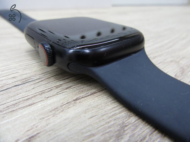 Apple Watch Series 7 – 45 mm – Cellular (eSIM) – Használt, karcmentes – 86% akku – 3 hónap garancia