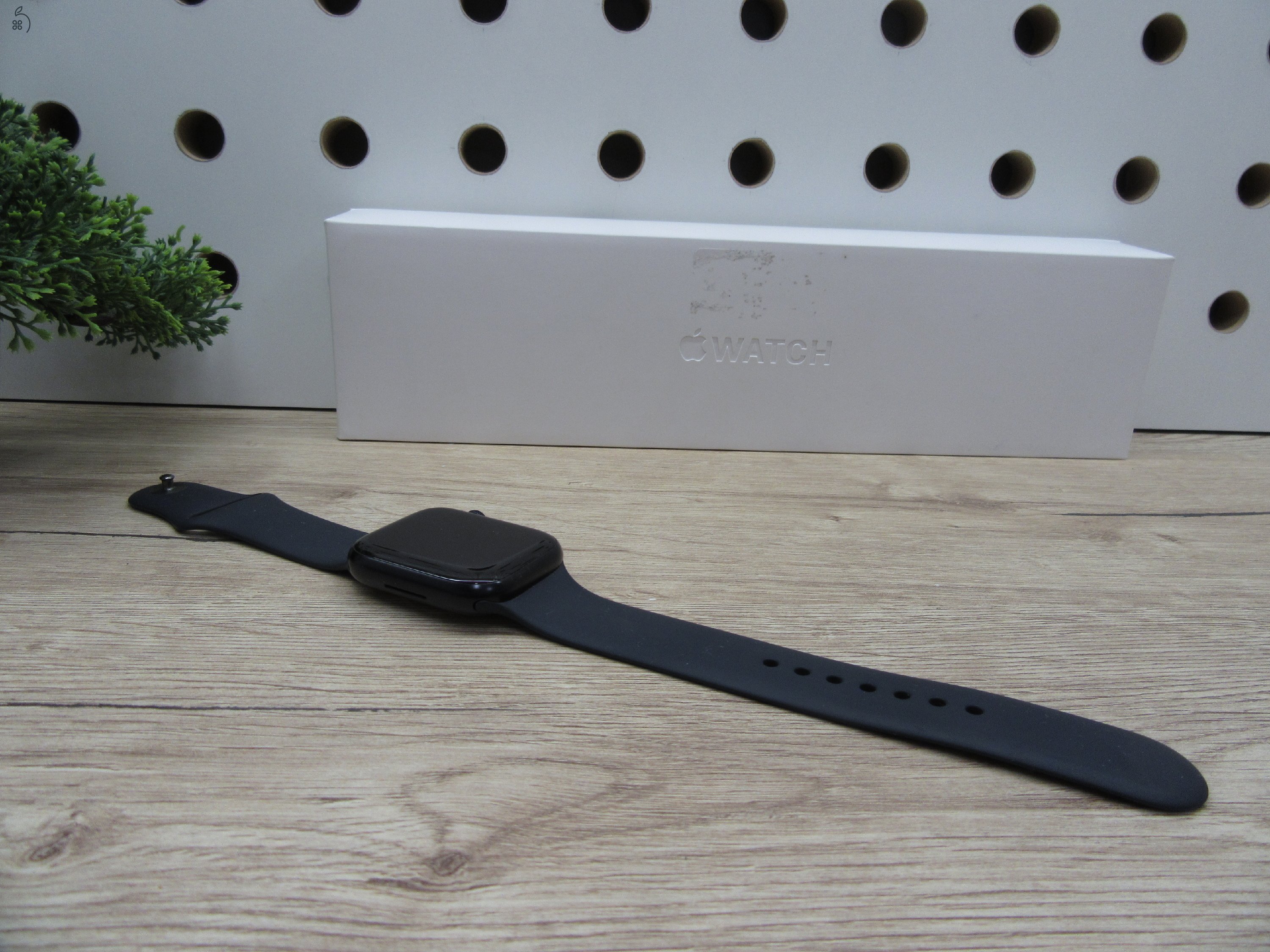 Apple Watch Series 7 – 45 mm – Cellular (eSIM) – Használt, karcmentes – 86% akku – 3 hónap garancia
