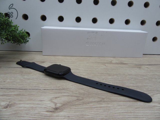 Apple Watch Series 7 – 45 mm – Cellular (eSIM) – Használt, karcmentes – 86% akku – 3 hónap garancia