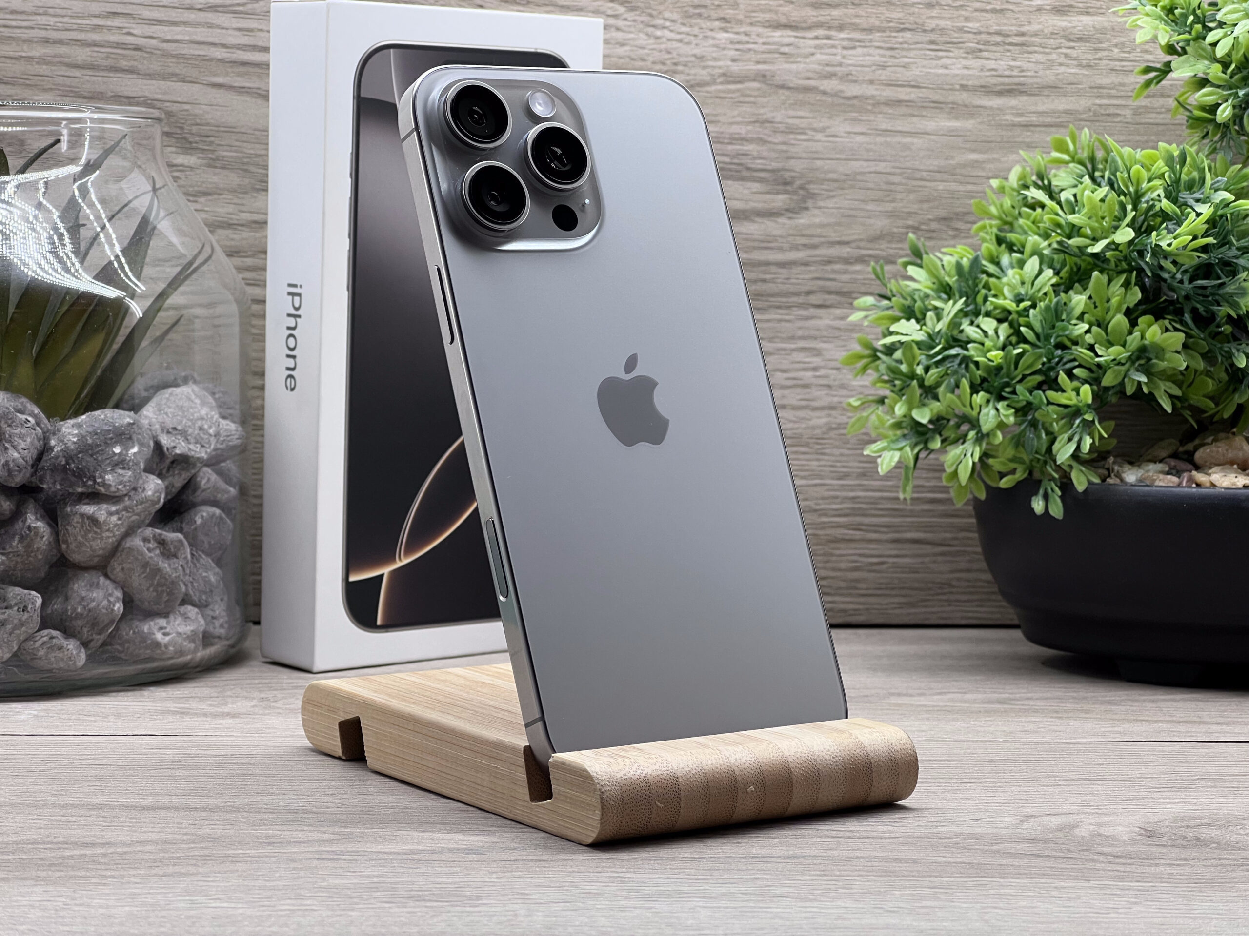 Hibátlan iPhone 16 Pro Max Natural Titanium 256GB 2 ÉV Garanciával Számlával 98% Akksi