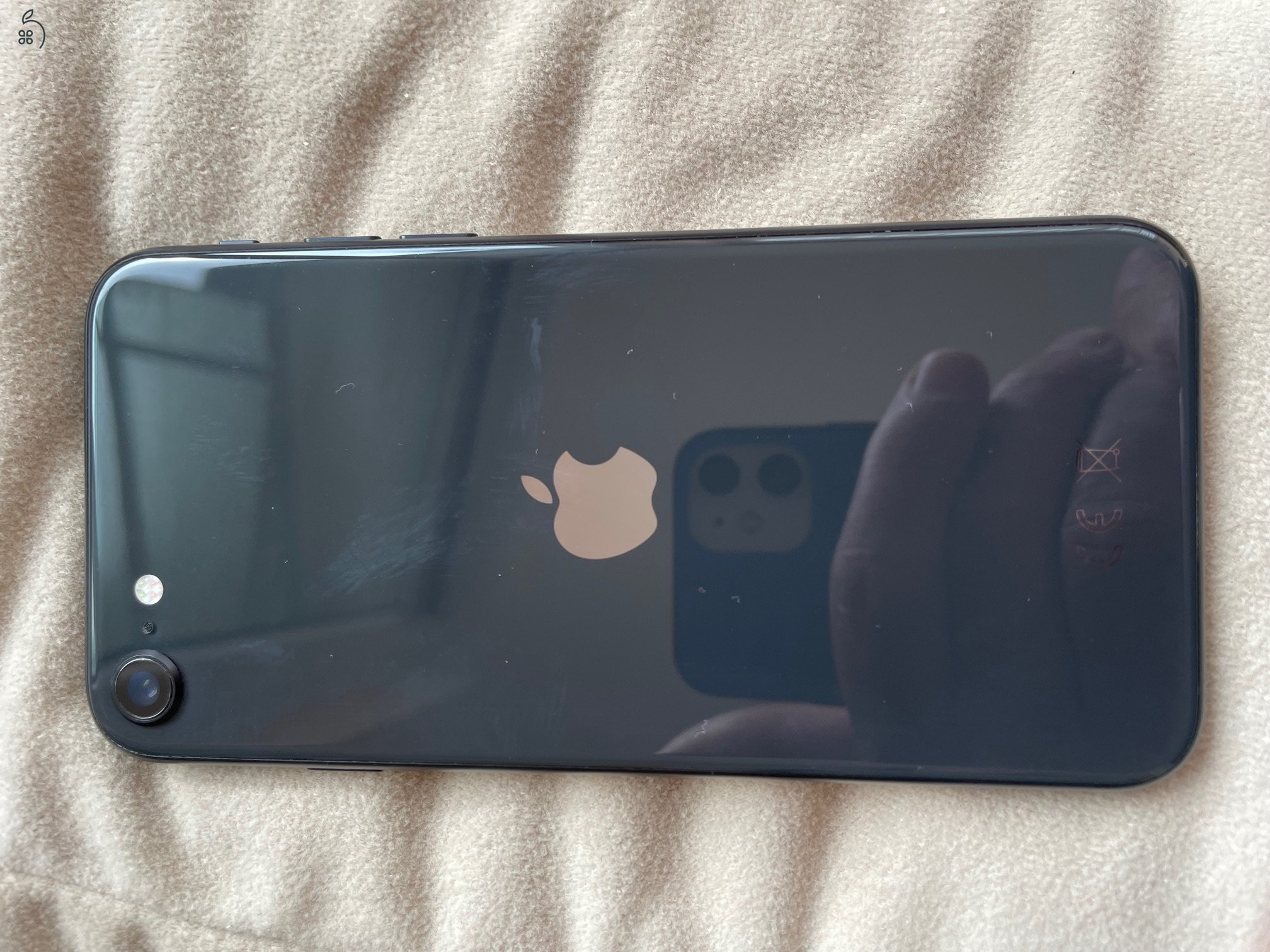 iPhone SE 2020 64 GB újszerű kártyafüggetlen mobiltelefon