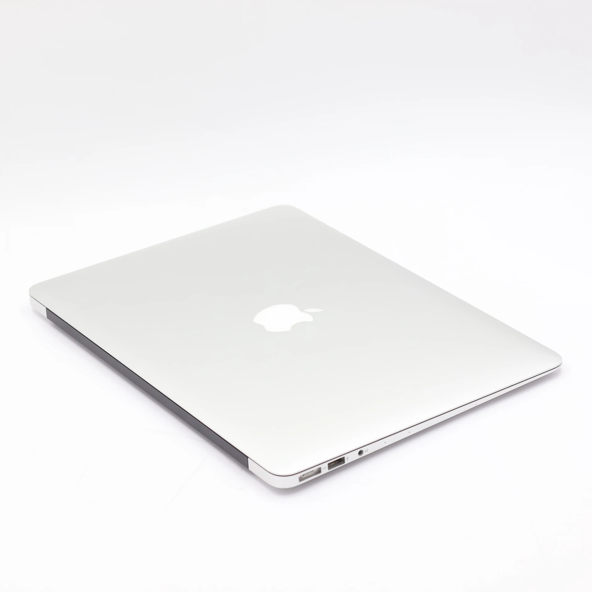 1 év garanciával! Felújított Apple Macbook AIR i5 2015 early 128 GB Silver