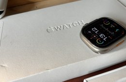 Apple watch Ultra szíjjakkal, töltőkkel