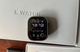 Apple watch Ultra szíjjakkal, töltőkkel