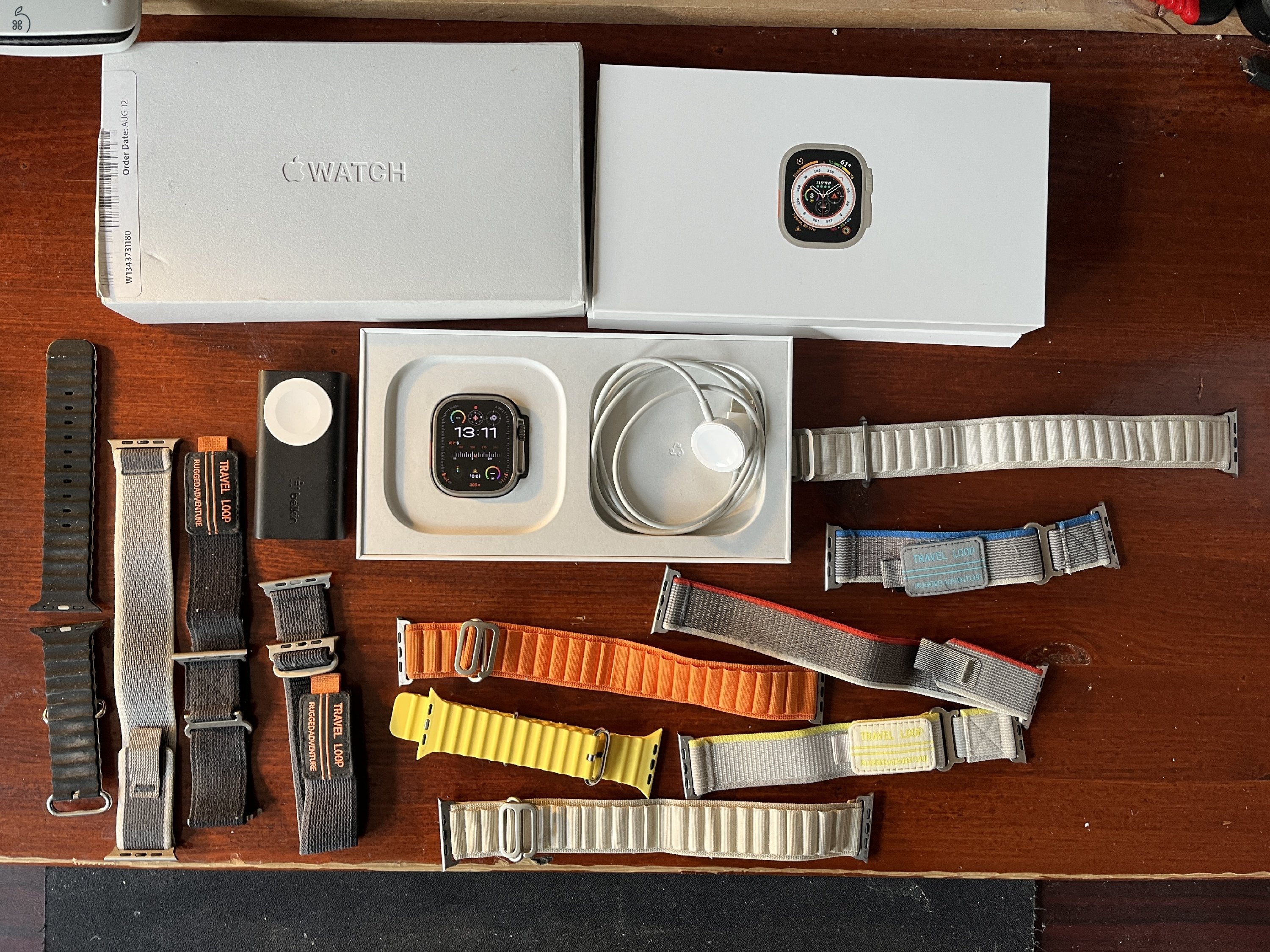 Apple watch Ultra szíjjakkal, töltőkkel