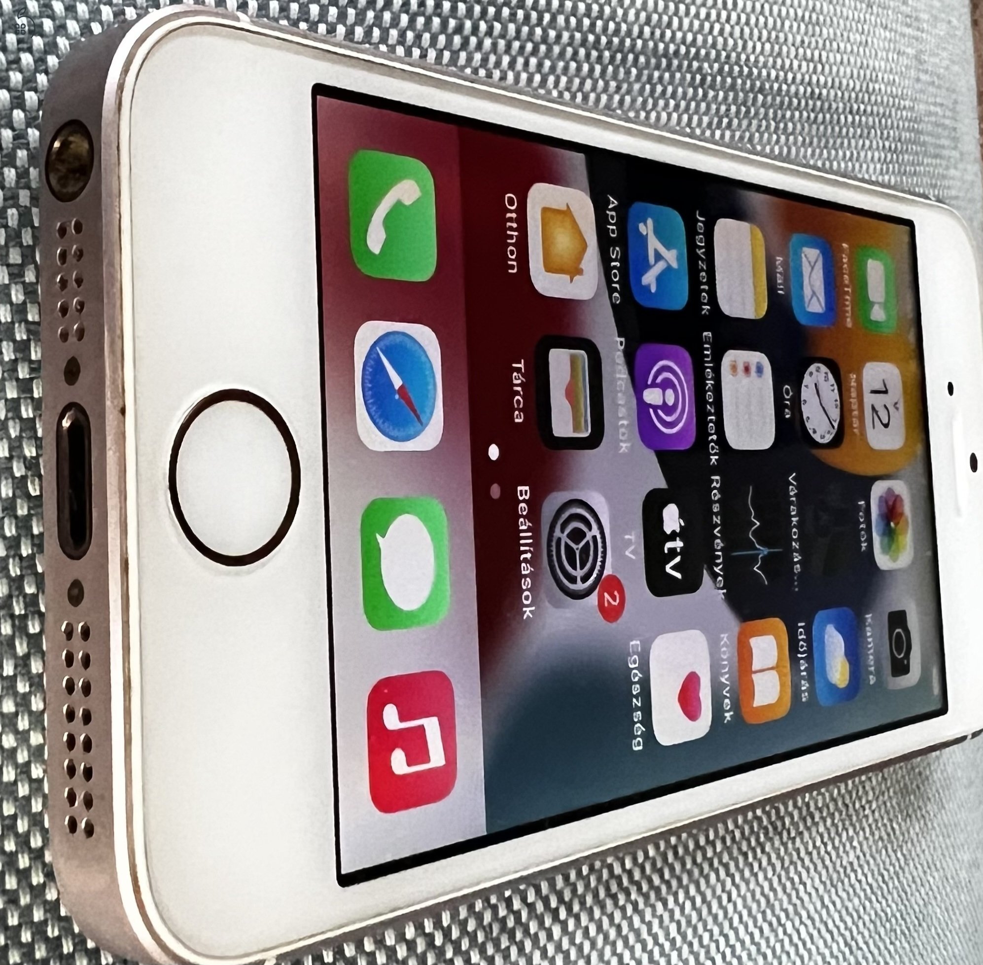 iPhone SE (1) rosegold - 100%-os akksi