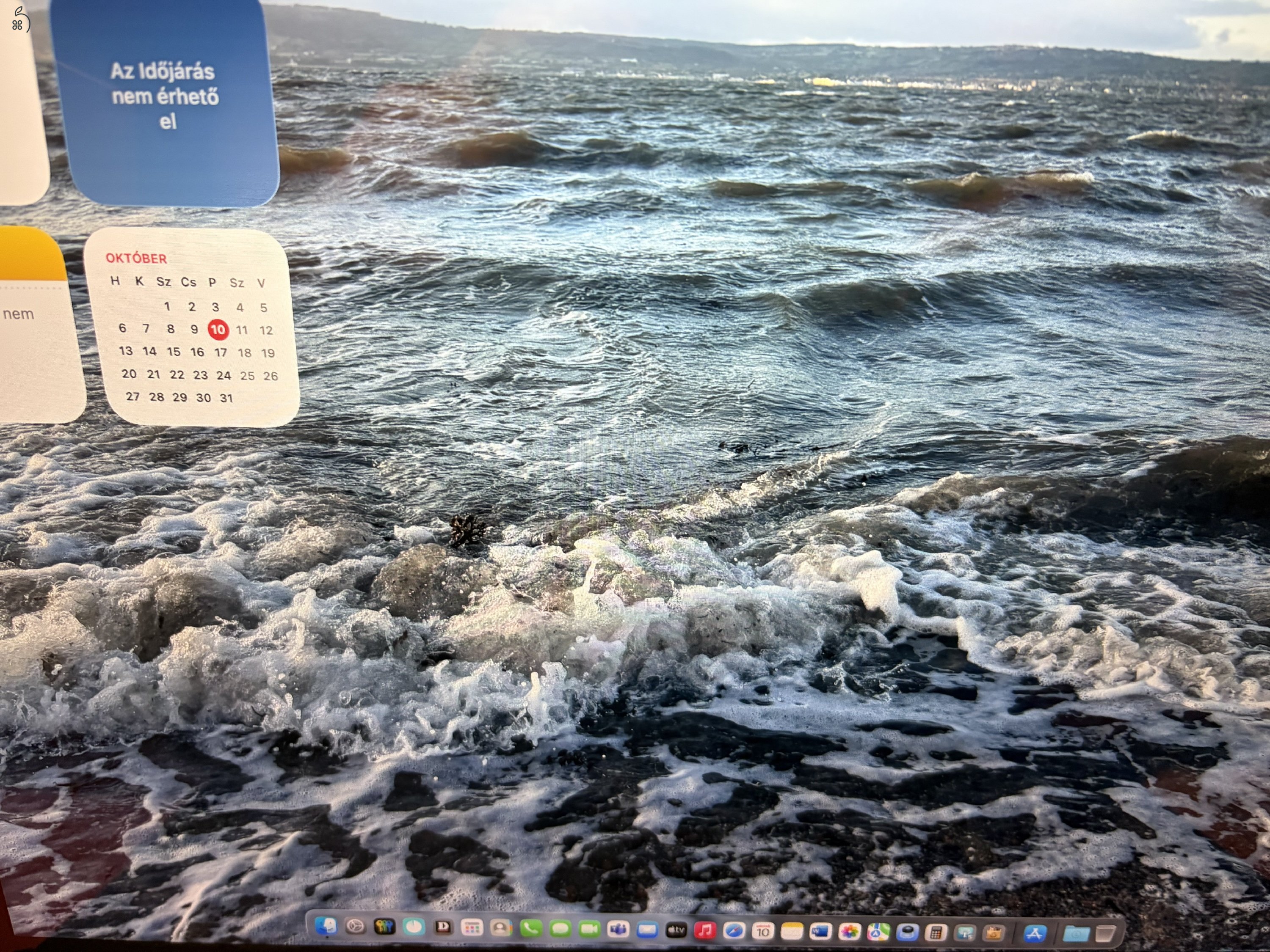 MacBook Air 2022 M2, tökéletes állapotban, extrákkal